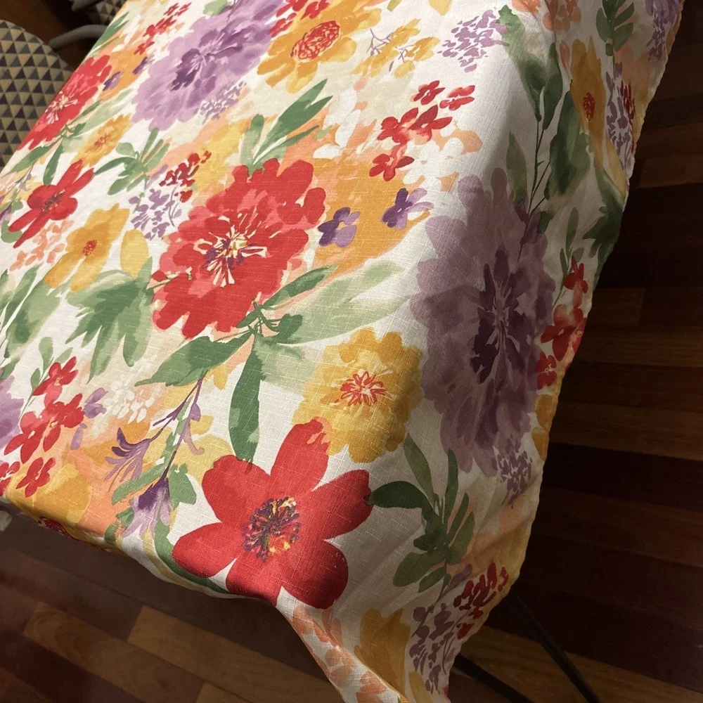 P. Kaufmann Watercolor Summer Floral Tablecloth Poly‎ Blend Rectangle 81